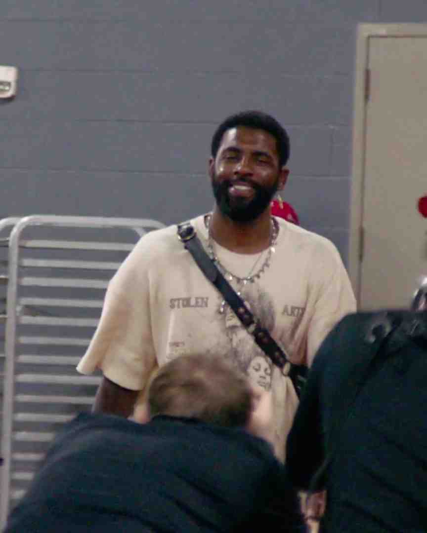 597天的等待!NBA官方晒欧文入场视频:他微笑着归来 今日将出战